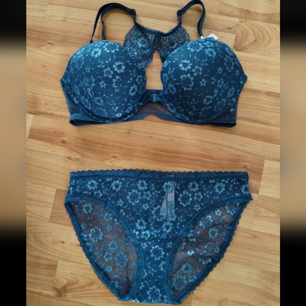 NEW VICTORIA SECRET SEXY POSEY DEMI BRA SET